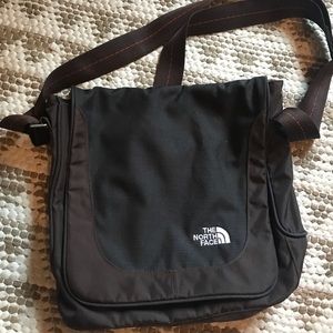 North Face Cross Body lightly used!
